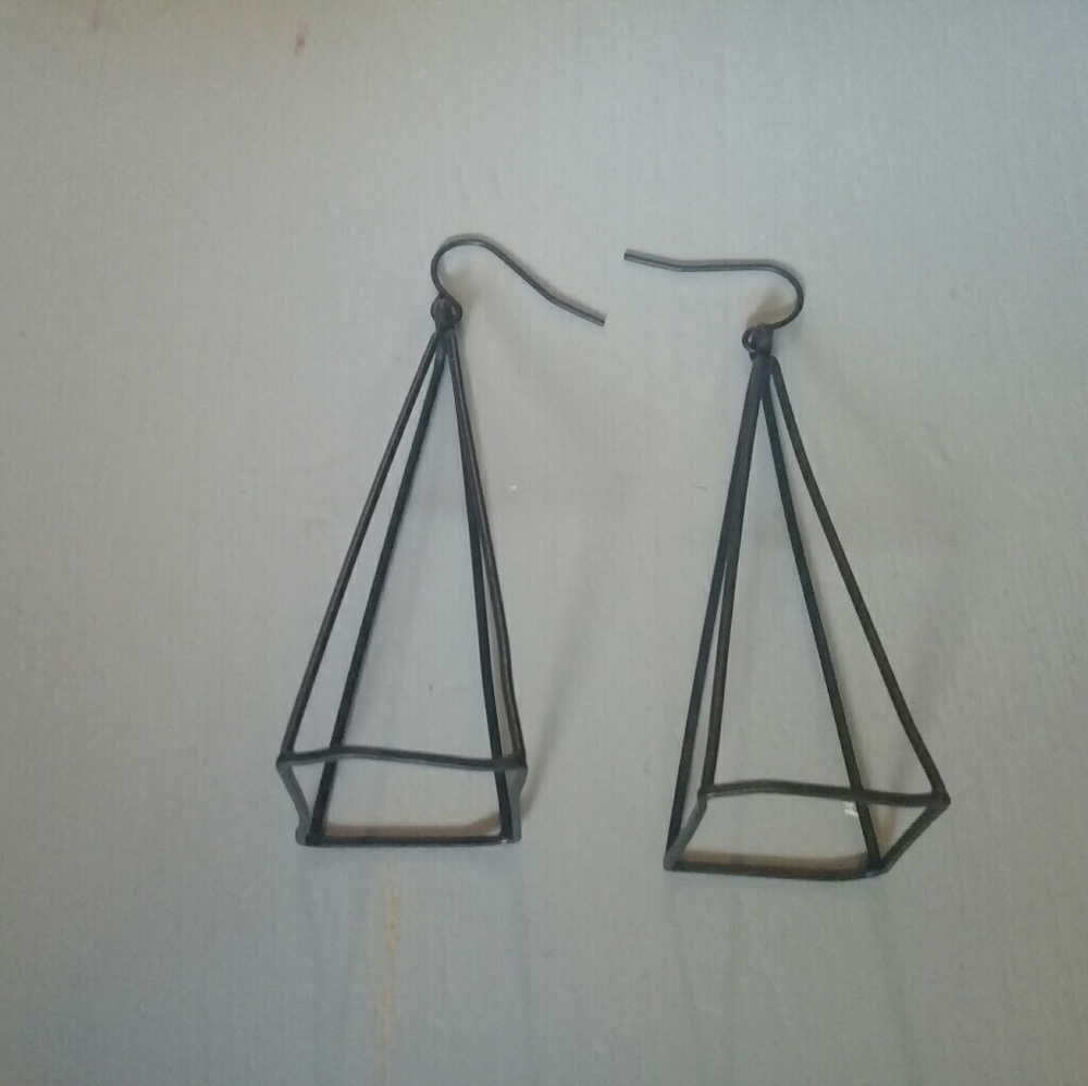 Black geometric earrings
